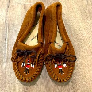 Minnetonka Thunderbird moccasins beaded vintage